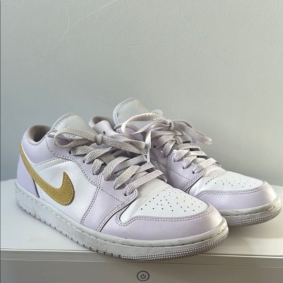 Nike White and Gold Sneakers - Picture 1 of 4